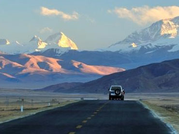 Black top road from Lhasa to Mount Kailash
